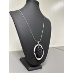 Necklace with three beads - Image 2